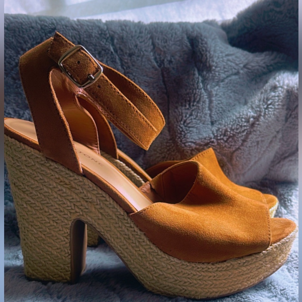 Sun Stone brand women’s heel suede sandal size 9.5